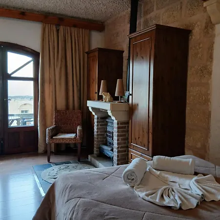 Gozo Duplex Overlooking Historic Piazza * Victoria