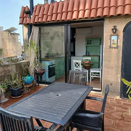 Gozo Duplex Overlooking Historic Piazza * Victoria