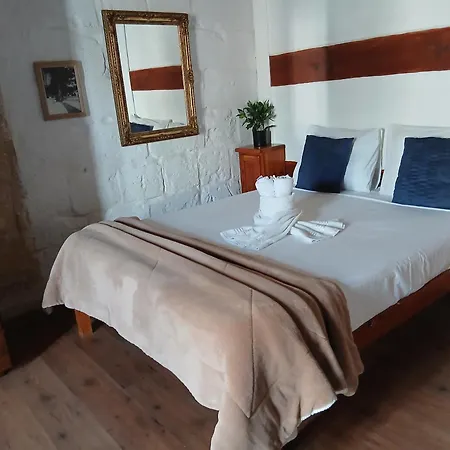 Gozo Duplex Overlooking Historic Piazza Apartmán *