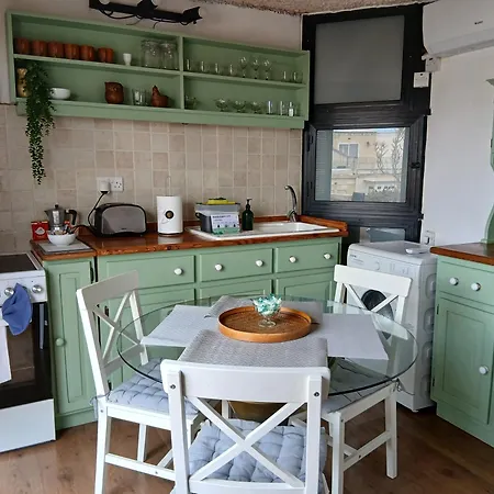 Gozo Duplex Overlooking Historic Piazza فيكتوريا