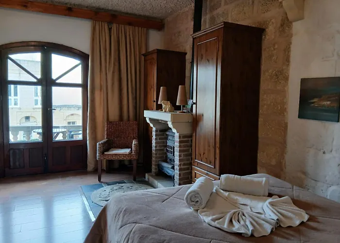 Gozo Duplex Overlooking Historic Piazza * Victoria