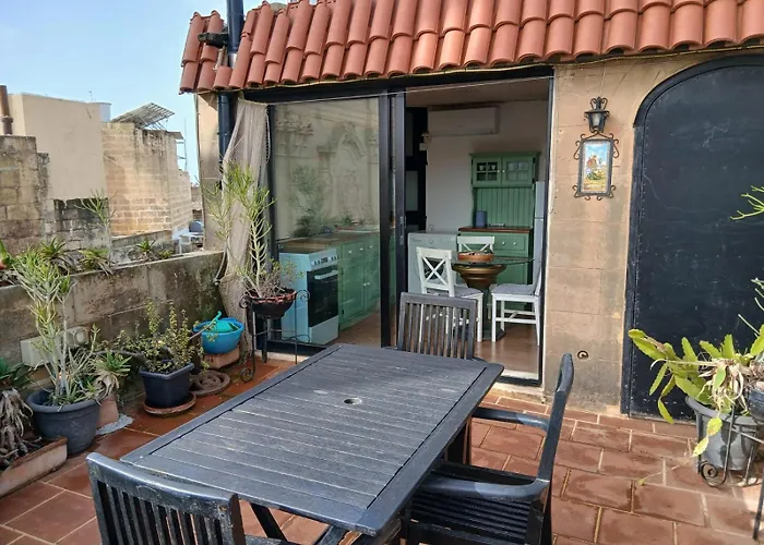 Gozo Duplex Overlooking Historic Piazza * Victoria