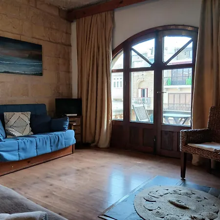 Gozo Duplex Overlooking Historic Piazza ビクトリア