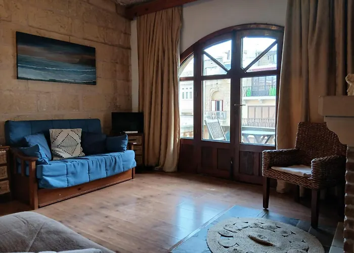 Gozo Duplex Overlooking Historic Piazza Victoria