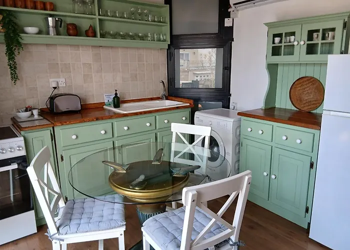 Gozo Duplex Overlooking Historic Piazza